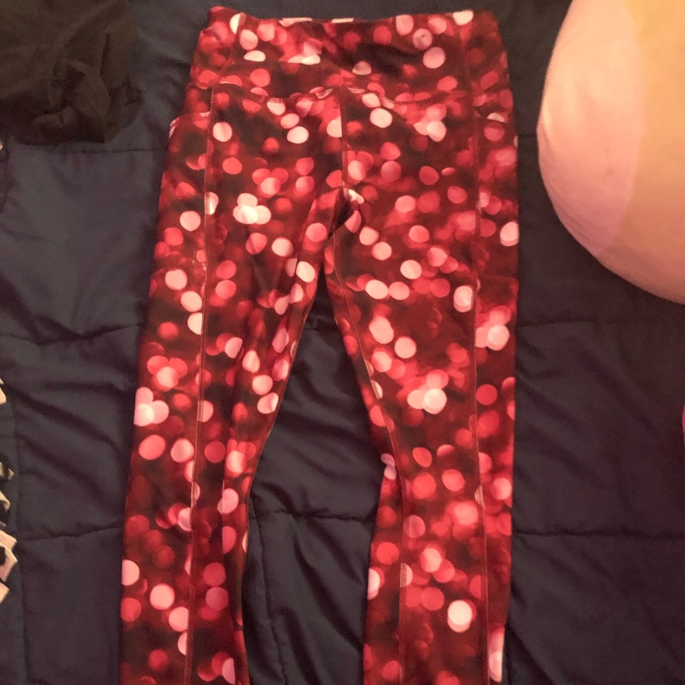 Christmas like leggings. Red and white.